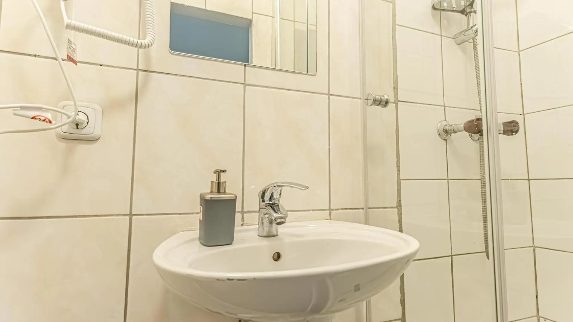 Lovely 1Br Apt In Prime Location Of Viena Apartament